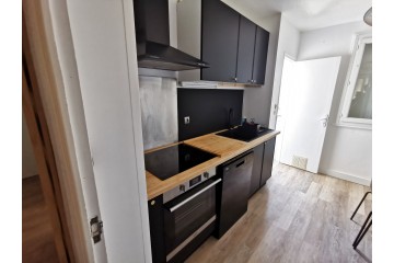 BAIL MEUBLE classique- 3 CHAMBRES - BALCON - STATIONNEMENT