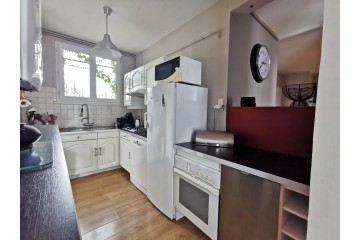 Beau T4 meublé, garage, balcon, stationnement extérieur, cli