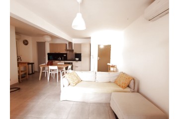 T2 meublé en location face aux remparts - climatisation - st